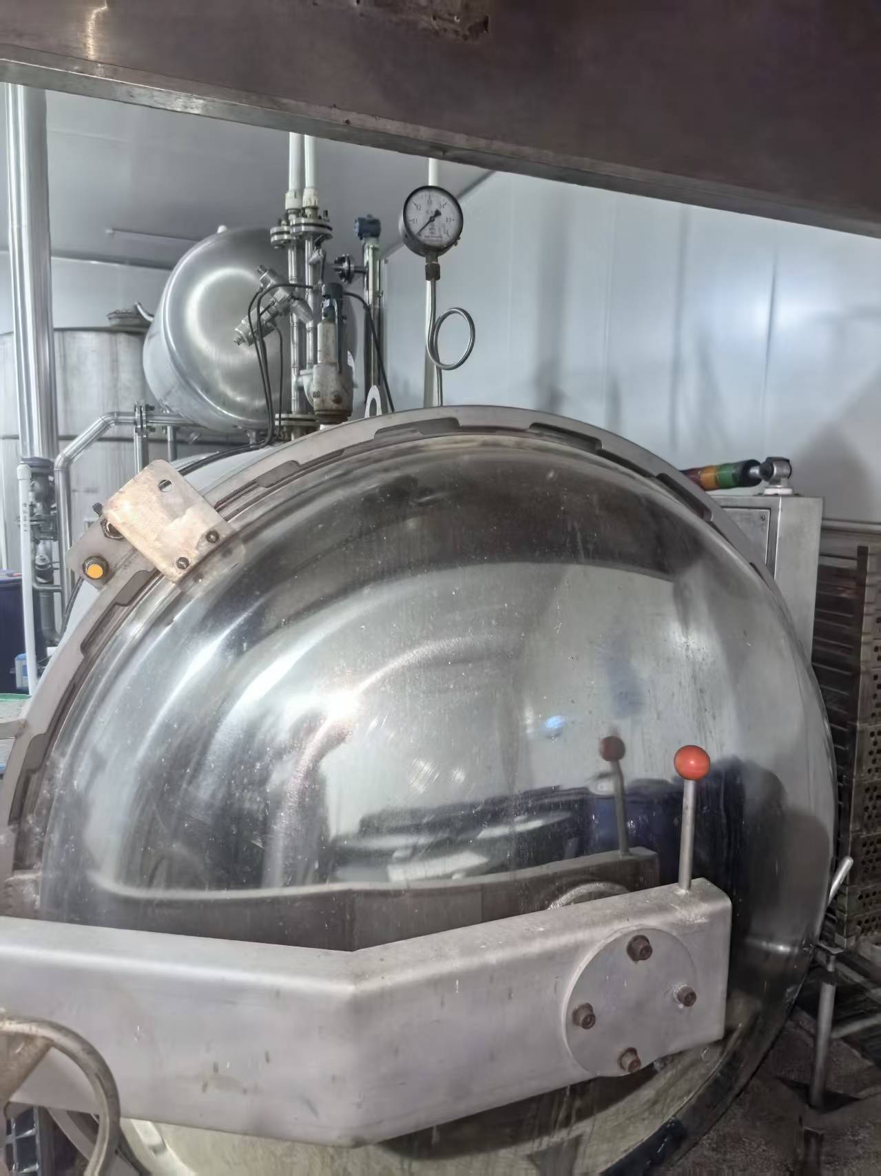 Advanced pet food processing equipment at HEYUAN PET manufacturing facility